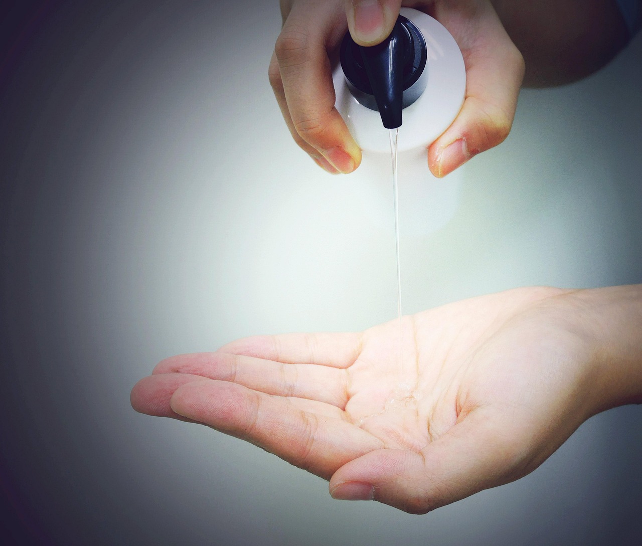 Les bienfaits du shampoing clarifiant pour les cheveux gras